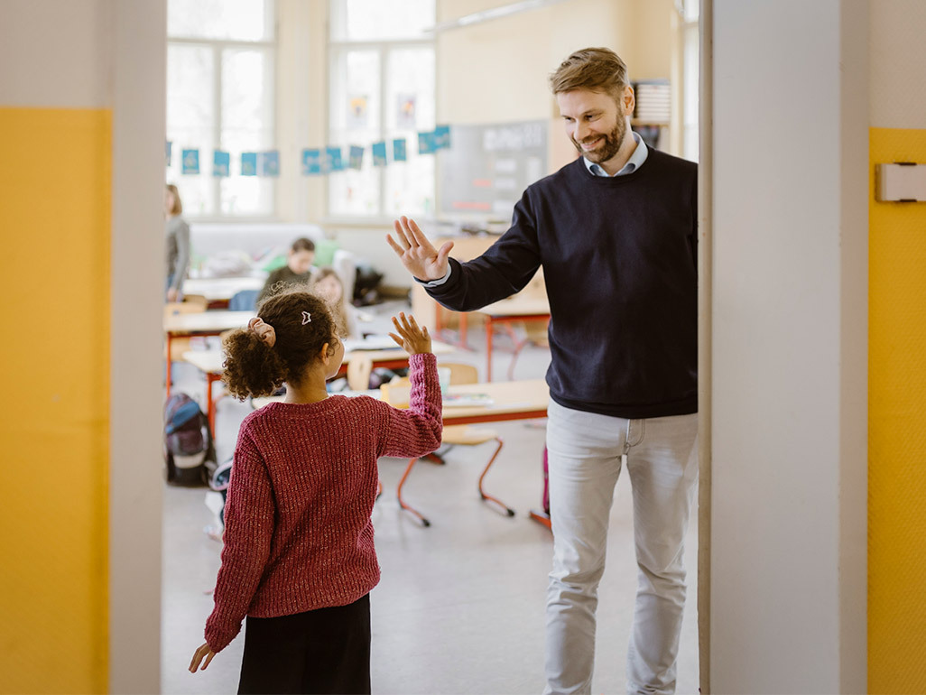 kid and teacher 