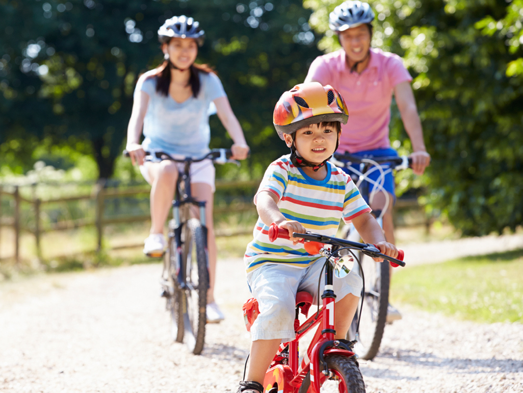 parents and their child riding bikes